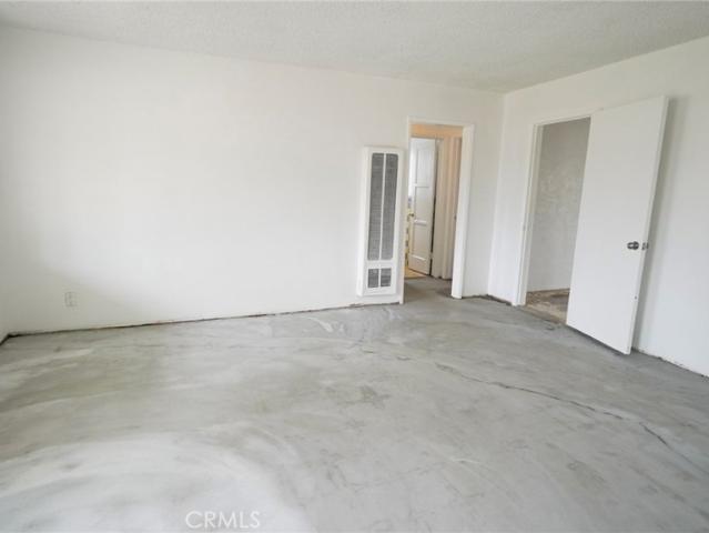 907 E Francis