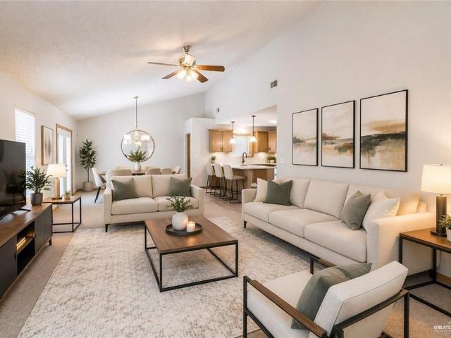 907 Lake View Drive
