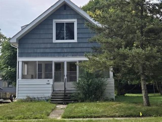 907 N Court Ave, Alma, MI 48801