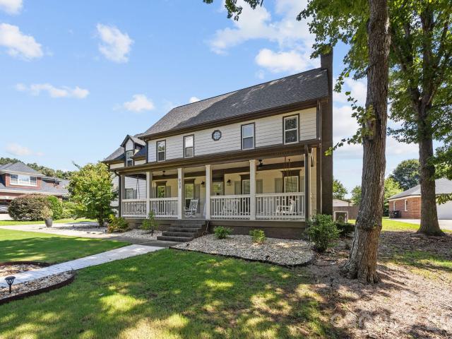 908 Woodhurst Drive