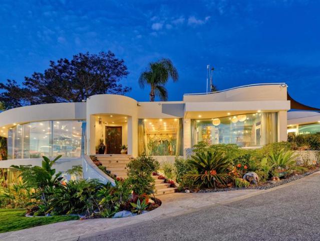 9090 La Jolla Shores Ln