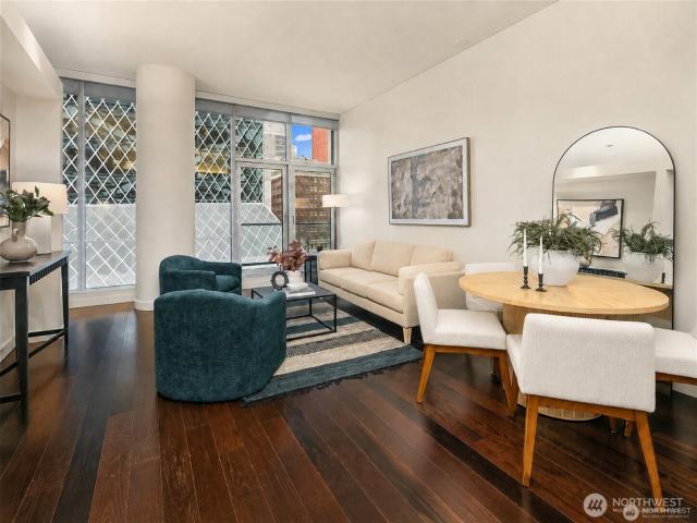 909 5th Avenue # 402