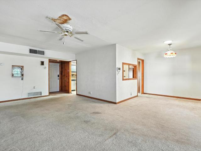 909 CEDAR Avenue