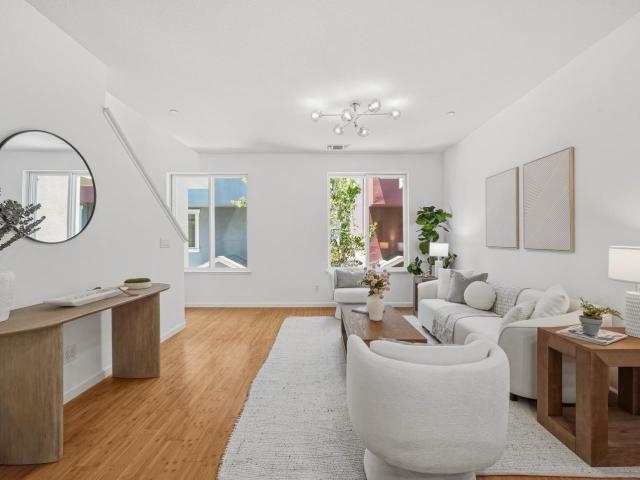 909 Alta Mar Terrace