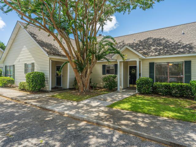 909 E Estates Boulevard Apt C