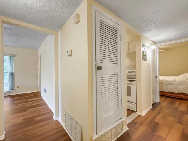 909 E Oltorf St # 201