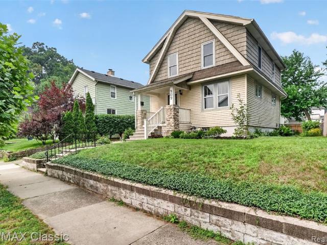 909 Fernwood Road