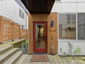 909 Hiawatha Pl S, Unit C, Seattle, WA 98144 | MLS #2483