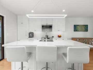 Townhouse for sale in 92118 - Garden, Equipped kitchen