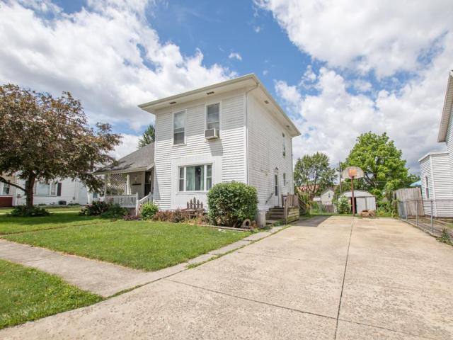 909 Maple Street