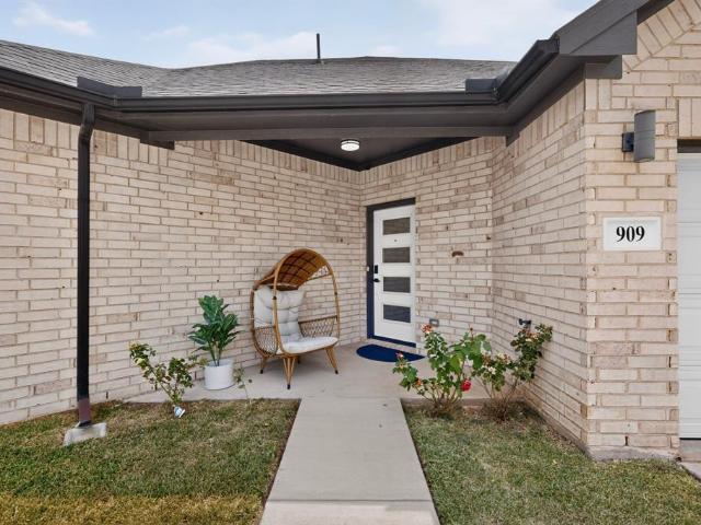 909 Marcellus Court