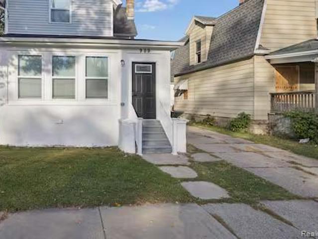 909 N Pine Street