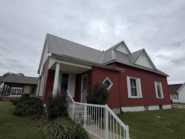 909 NE A Street