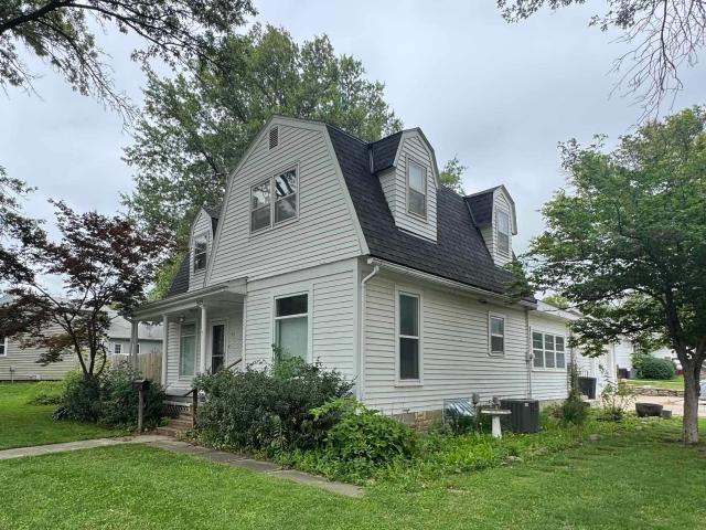 909 S Center