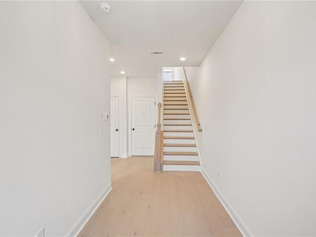 909 Shire Elm Street 26