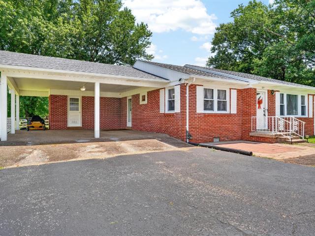 909 Sunset Lane
