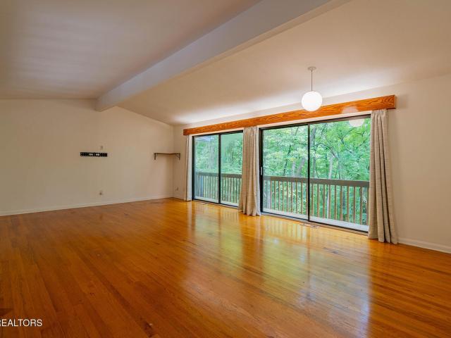 909 W Outer Drive