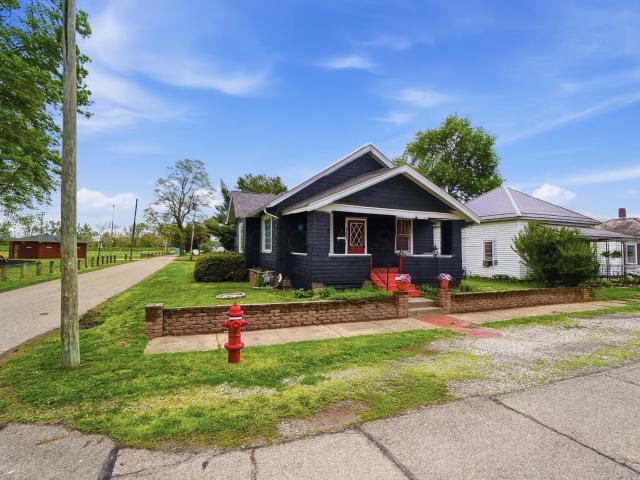 909 W Sugar Street
