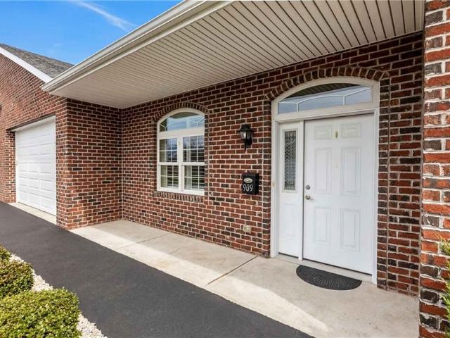 909 Valentina Ln, Lower Burrell, PA 15068 | MLS #1743