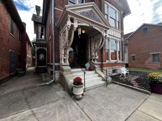 90 2Nd St