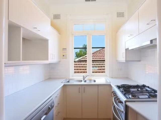 90 Young Street, Cremorne House for rent Listed by Cooper Koj.