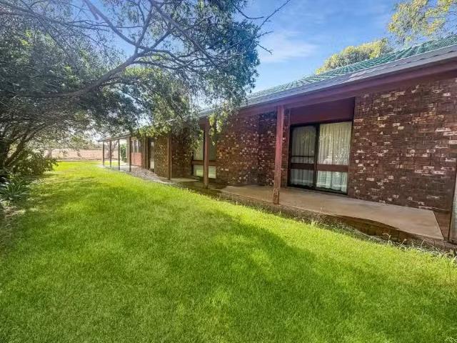 90 Airport Road, Narrabri House for rent Listed by Emma Demat.