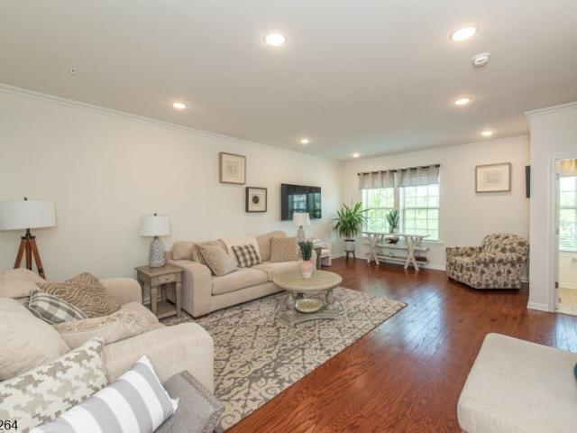 90 Albert Ct