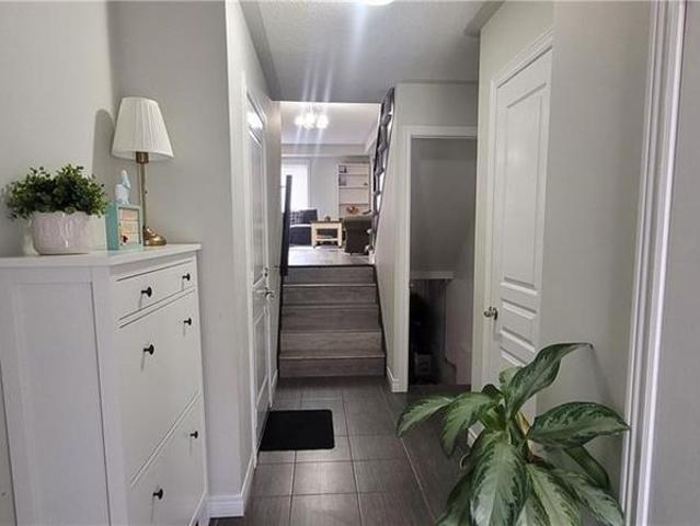 90 BLOOM Crescent, Stoney Creek, Ontario, L0R1P0