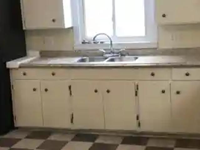 90 Cottage St, 3 beds, 1 full bath