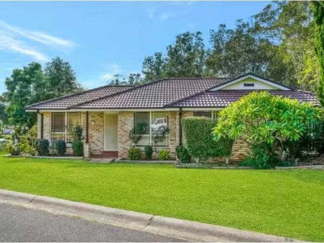90 Donalbain Circuit, Rosemeadow House for rent Listed by One.
