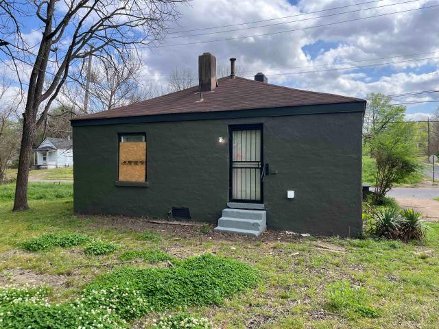 90 e trigg ave