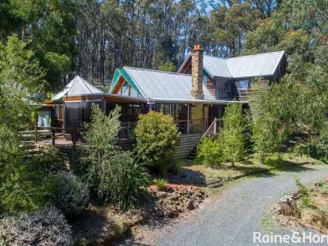 90 Ellandee Crescent, Macedon, VIC 3440