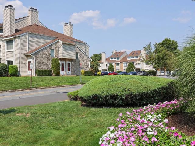 90 Farnham Square, Unit 290, Sayreville, NJ 08859 | MLS #2612 R