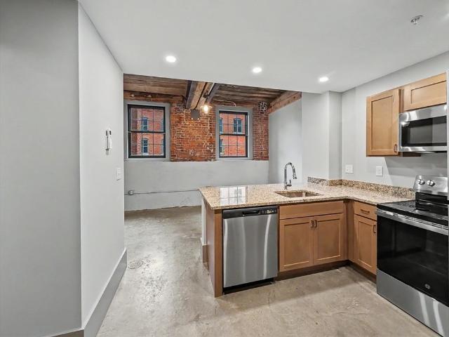 90 Grove St Unit LL1, Worcester, US, MA