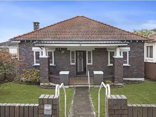 90 Hampden Road, Russell Lea House for rent Listed by Cesare.