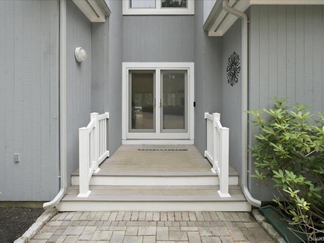 90 Lakeside Lane