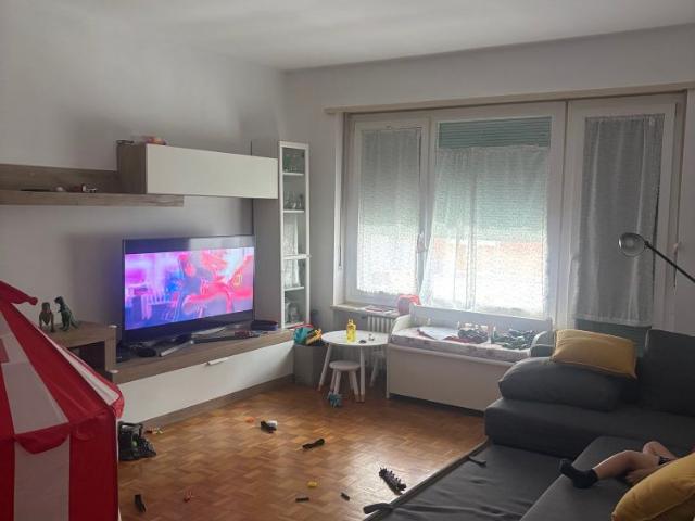 90 m²