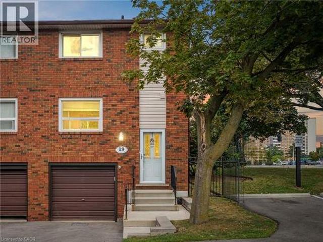90 Magnolia Drive Unit# 19, Hamilton, ON, L9C 6R9 townhouse for sale | Listing ID 40858 | Royal LePage