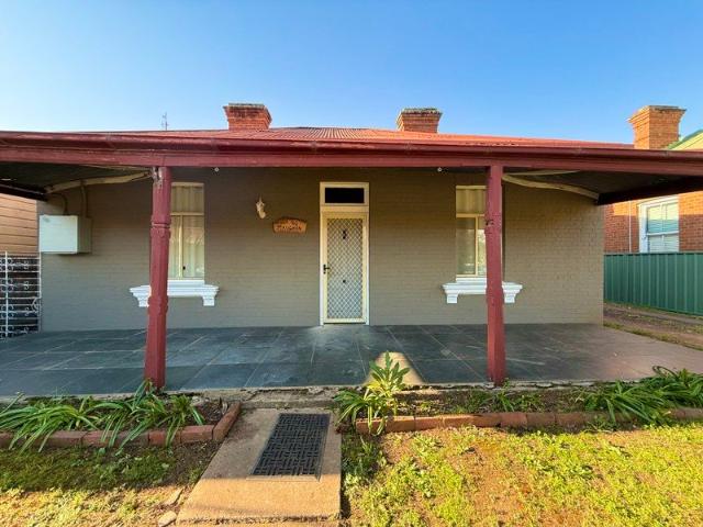 90 MAUGHAN STREET WELLINGTON NSW 2820 FULLY FURNISHED