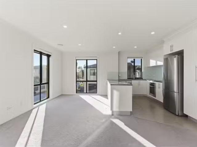90 Newbold Lane, GUNGAHLIN Townhouse for rent Listed by Jade.