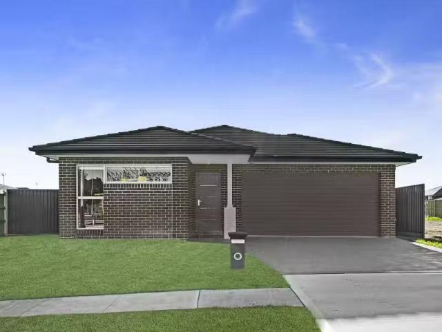 90 Nicholson Parade, SPRING FARM House for rent Listed by Jes.