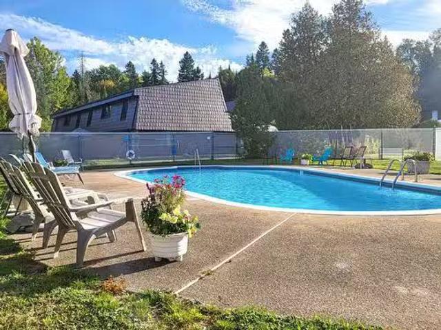 90 Rue Desjardins, Sainte Agathe Des Monts, QC, J8C 2W9 cond.