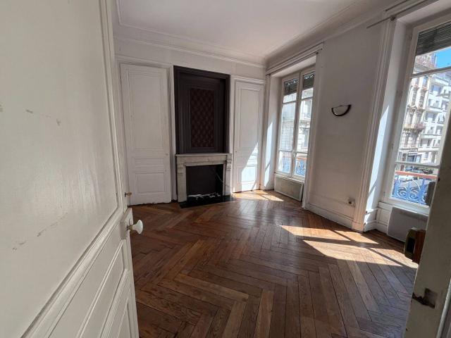 90 RUE DUGUESCLIN