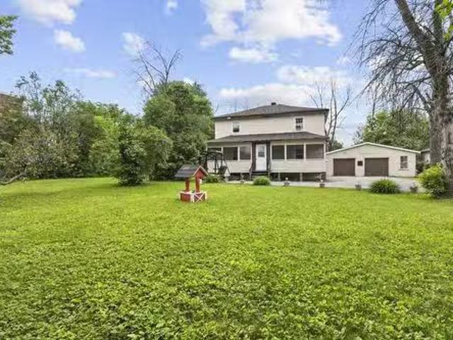 90 Rue St Jean, Châteauguay, QC, J6J 2X9 house for sale Lis.