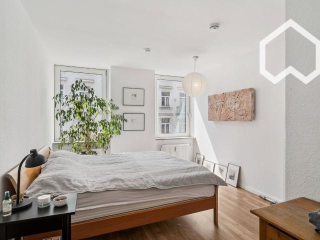 90 sqm furnished, 2 min Central Station, 20 min to the Airport, Frankfurt Amsterdam Apartments for Rent