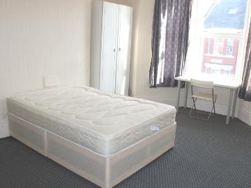 £910.00 PCM, 3 Bed Flat on Simonside Terrace NE6