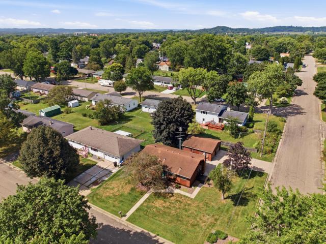 910 Charles Dr