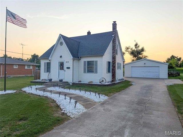 910 Bruce St, Perryville, MO 63775