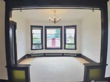 910 NW 52nd St, Seattle, WA 98107 | MLS #2490