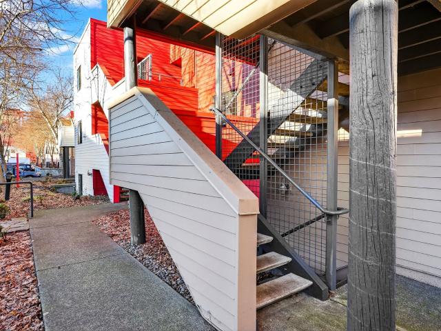 910 NW Naito Pkwy, Unit I18, Portland, OR 97209 | MLS #673924